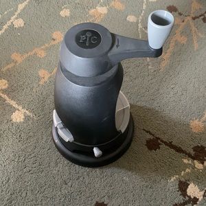 NWOT Pampered Chef veggie spiralizer, makes noodles